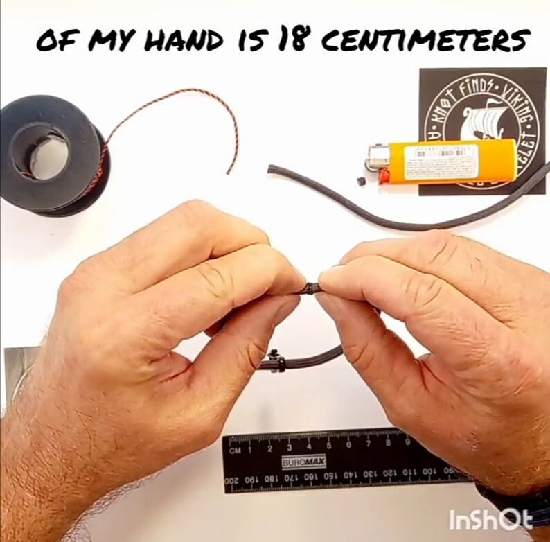 Instruction for the weaving carabiner bracelet. DIY gift. Paracord