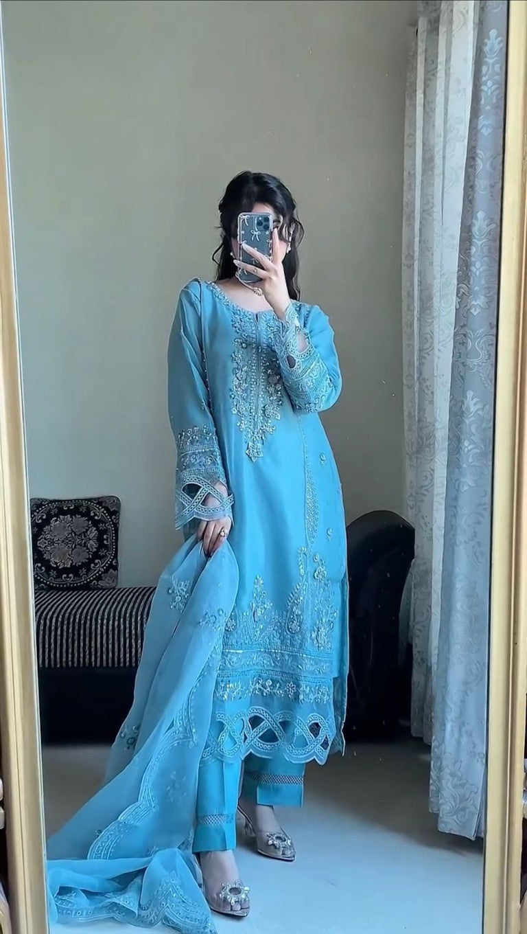Suit Set in Georgette Kurta Top with Pant and Dupatta (Size L) Blue
